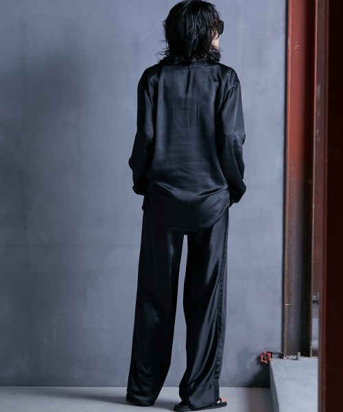 GEVS.（ジェイヴィス）の「＜大きいサイズ＞ サテン深Vネックチュニックブラウス GEVS.（シャツ/ブラウス・レディース・ブラック/ブルー・L/LL/3L/4L/5L）」の8枚目の写真