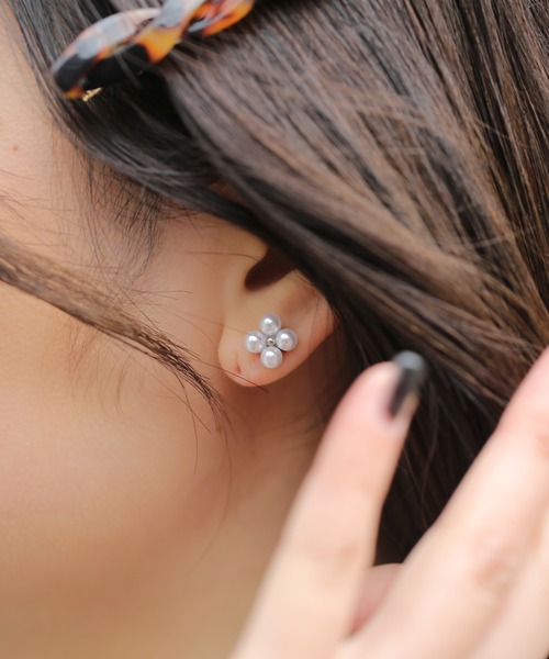 Peony（ピオニー）の「【Peony/ピオニー】/ワンポイント　スクエアパールピアス（ピアス（両耳用）・レディース・ピンクゴールド/ゴールド/シルバー・FREE）」の5枚目の写真