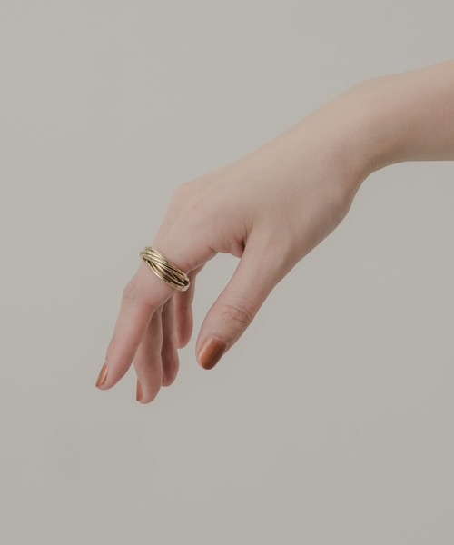 SMELLY（スメリー）の「オーバーラップリング（リング・レディース・ゴールド・-）」の4枚目の写真