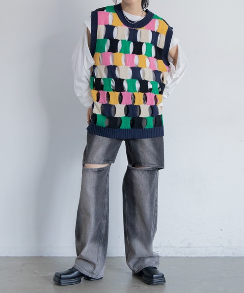 VACANCY（ヴァカンシー）の「【ユニセックス】ブロックホールニットベスト（ベスト・レディース・チャコールグレー/ネイビー・FREE）」の7枚目の写真