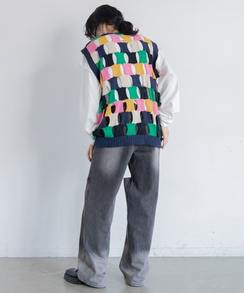 VACANCY（ヴァカンシー）の「【ユニセックス】ブロックホールニットベスト（ベスト・レディース・チャコールグレー/ネイビー・FREE）」の10枚目の写真