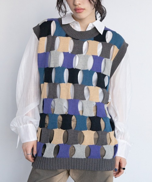 VACANCY（ヴァカンシー）の「【ユニセックス】ブロックホールニットベスト（ベスト・レディース・チャコールグレー/ネイビー・FREE）」の11枚目の写真