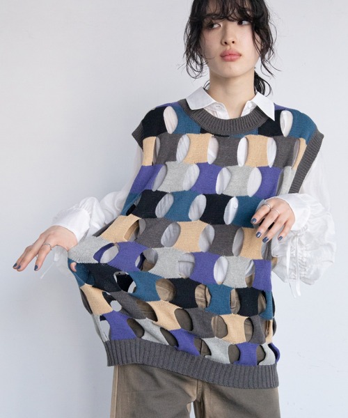 VACANCY（ヴァカンシー）の「【ユニセックス】ブロックホールニットベスト（ベスト・レディース・チャコールグレー/ネイビー・FREE）」の12枚目の写真