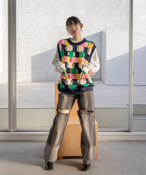 VACANCY（ヴァカンシー）の「【ユニセックス】ブロックホールニットベスト（ベスト・レディース・チャコールグレー/ネイビー・FREE）」の22枚目の写真