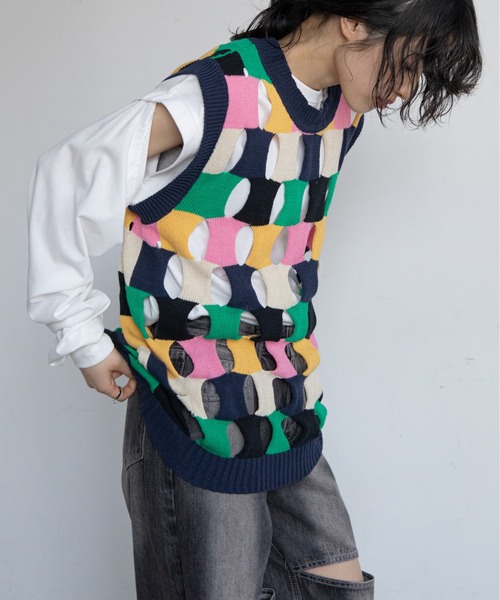 VACANCY（ヴァカンシー）の「【ユニセックス】ブロックホールニットベスト（ベスト・レディース・チャコールグレー/ネイビー・FREE）」の3枚目の写真