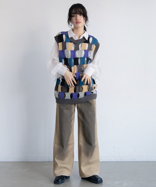 VACANCY（ヴァカンシー）の「【ユニセックス】ブロックホールニットベスト（ベスト・レディース・チャコールグレー/ネイビー・FREE）」の16枚目の写真