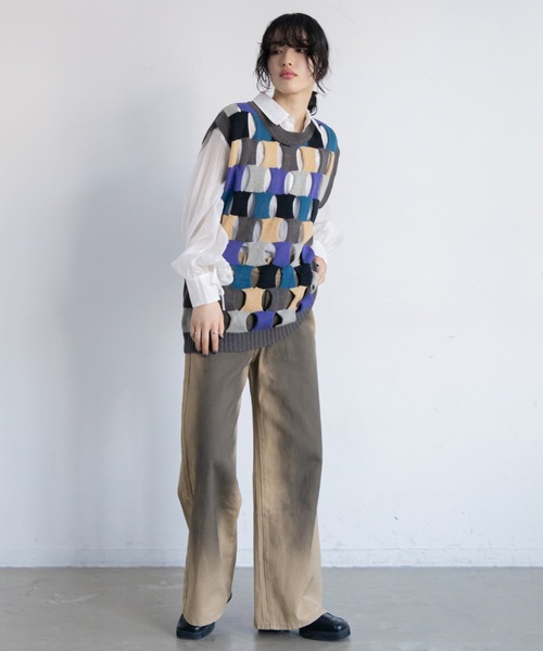 VACANCY（ヴァカンシー）の「【ユニセックス】ブロックホールニットベスト（ベスト・レディース・チャコールグレー/ネイビー・FREE）」の17枚目の写真