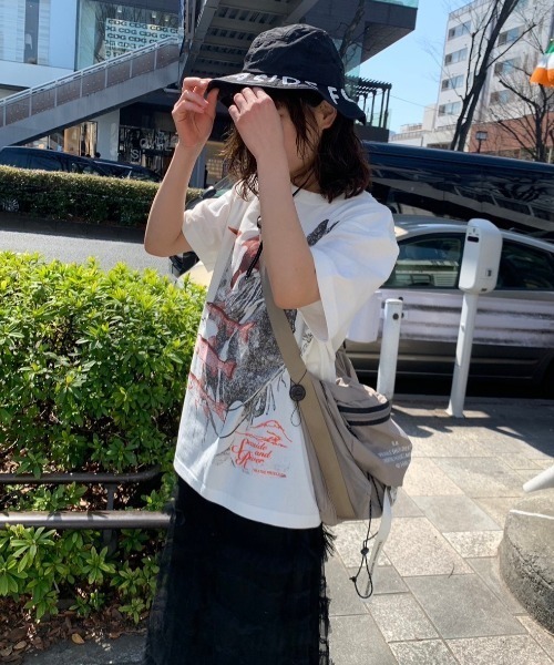 THEATRE PRODUCTS(シアタープロダクツ)の「【スパイク 小川暖奈×THEATREPRODUCTS コラボ】SEASIDE AND RIVER コラージュ半袖Tシャツ(Tシャツ/カットソー・レディース・ホワイト/ブラック・FREE)」の3枚目の写真