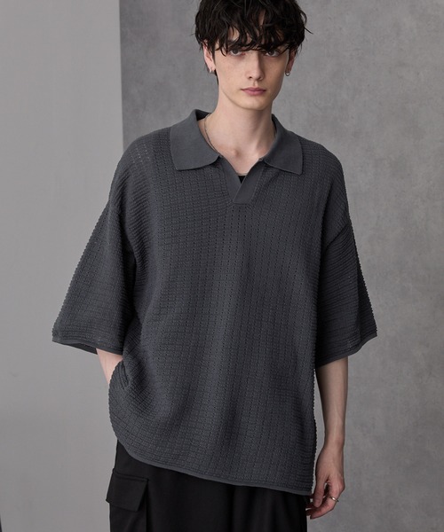 MONO-MART（モノマート）の「ルーズシルエット2WAYスキッパーニットポロシャツ（ポロシャツ・メンズ・シルバーグレー/ダークブルー/グレイッシュブルー/チャコールグレー/アイボリー/ブラック/ダークブラウン・L/M）」の7枚目の写真