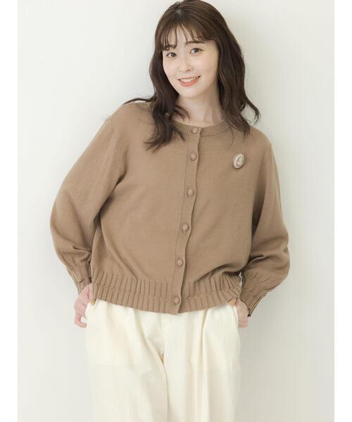 Samansa Mos2（サマンサ モスモス）の「【ゆべし×Samansa Mos2】お花ブローチ付ニット（カーディガン/ボレロ・レディース・ベージュ/ピンク/レッド/ネイビー・F）」の2枚目の写真