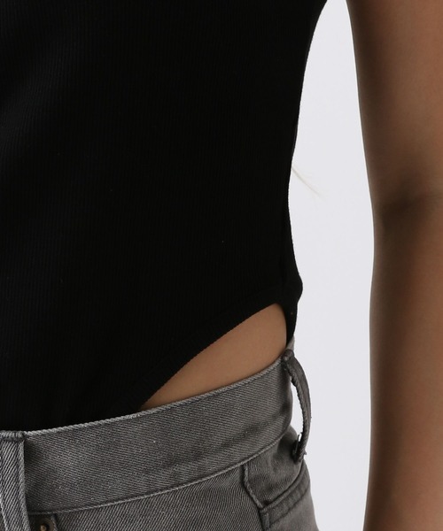 FOREVER 21（フォーエバー トゥエンティーワン）の「【2024SS】ノースリーブボディスーツ（タンクトップ・レディース・ブラック/オフホワイト・MEDIUM/SMALL）」の19枚目の写真