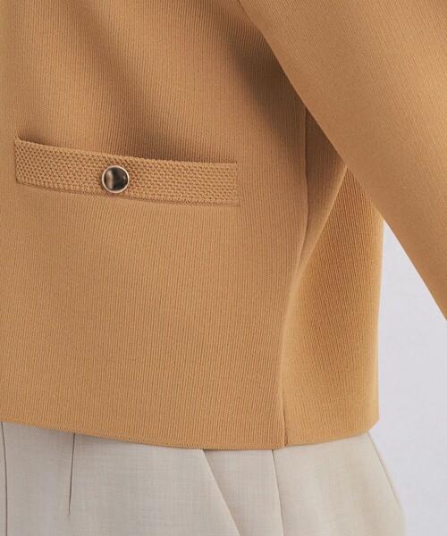 green label relaxing（グリーンレーベルリラクシング）の「フォルム ゴールドボタン ノーカラー ニット カーディガン -ウォッシャブル-（カーディガン/ボレロ・レディース・ベージュ/ネイビー/オフホワイト・FREE）」の17枚目の写真