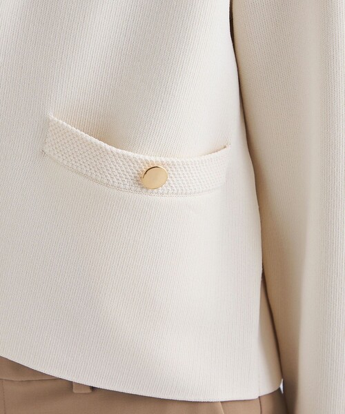 green label relaxing（グリーンレーベルリラクシング）の「フォルム ゴールドボタン ノーカラー ニット カーディガン -ウォッシャブル-（カーディガン/ボレロ・レディース・ベージュ/ネイビー/オフホワイト・FREE）」の20枚目の写真