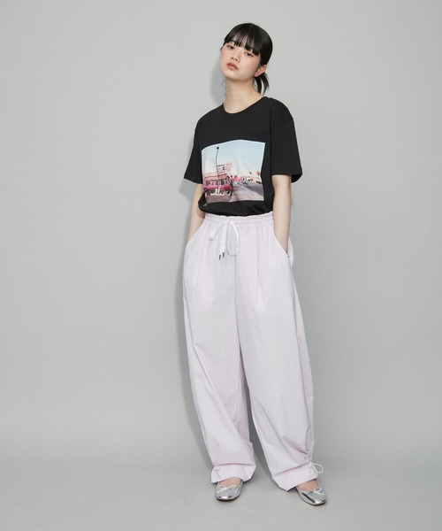 ADAM ET ROPE'(アダムエロペ)の「【ZOZO限定・多サイズ】旅するフォトT(BLACK)≪Made by ZOZO≫(Tシャツ/カットソー・レディース・ブラック×グリーン/ブラック×パープル/ブラック×グレー/ブラック×ピンク/ブラック×ゴールド・S/XL/L/M)」の8枚目の写真