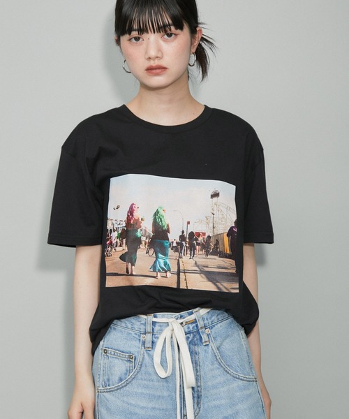 ADAM ET ROPE'(アダムエロペ)の「【ZOZO限定・多サイズ】旅するフォトT(BLACK)≪Made by ZOZO≫(Tシャツ/カットソー・レディース・ブラック×グリーン/ブラック×パープル/ブラック×グレー/ブラック×ピンク/ブラック×ゴールド・S/XL/L/M)」の16枚目の写真
