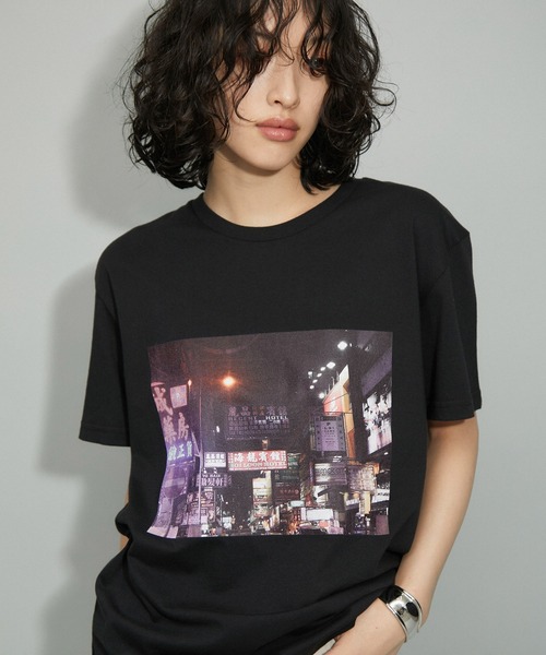 ADAM ET ROPE'(アダムエロペ)の「【ZOZO限定・多サイズ】旅するフォトT(BLACK)≪Made by ZOZO≫(Tシャツ/カットソー・レディース・ブラック×グリーン/ブラック×パープル/ブラック×グレー/ブラック×ピンク/ブラック×ゴールド・S/XL/L/M)」の18枚目の写真