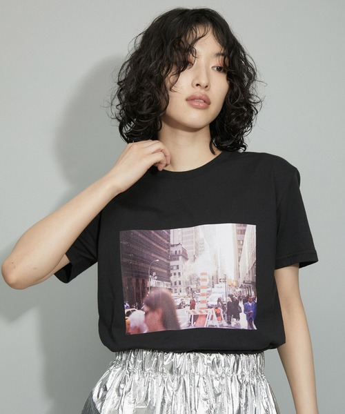 ADAM ET ROPE'(アダムエロペ)の「【ZOZO限定・多サイズ】旅するフォトT(BLACK)≪Made by ZOZO≫(Tシャツ/カットソー・レディース・ブラック×グリーン/ブラック×パープル/ブラック×グレー/ブラック×ピンク/ブラック×ゴールド・S/XL/L/M)」の20枚目の写真