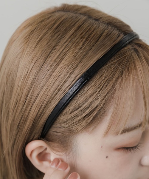 SMELLY(スメリー)の「スリムフェイクレザーカチューシャ(カチューシャ・レディース・シルバー/ブラック・-)」の5枚目の写真