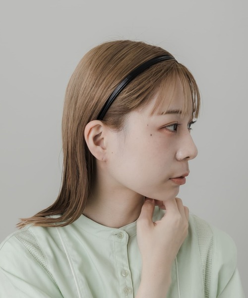 SMELLY(スメリー)の「スリムフェイクレザーカチューシャ(カチューシャ・レディース・シルバー/ブラック・-)」の6枚目の写真