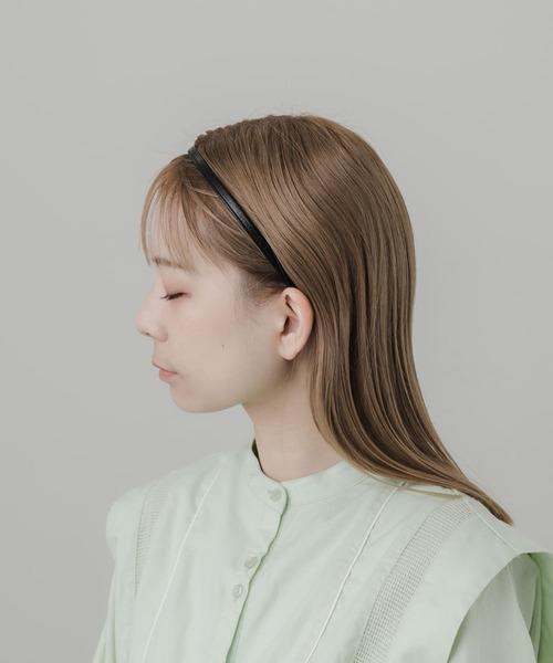 SMELLY(スメリー)の「スリムフェイクレザーカチューシャ(カチューシャ・レディース・シルバー/ブラック・-)」の9枚目の写真