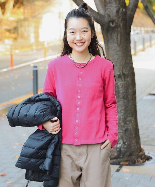 BEAMS BOY（ビームスボーイ）の「リングドット カーディガン 24AW（カーディガン/ボレロ・レディース・ピンク/チャコールグレー/サックスブルー/ネイビー・2/1）」の4枚目の写真