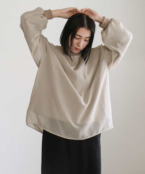 select MOCA(セレクトモカ)の「シフォンレイヤードスウェット(スウェット・レディース・チャコール/オフホワイト/グレイッシュベージュ・FREE)」の3枚目の写真