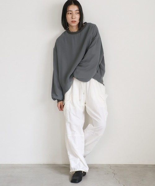 select MOCA(セレクトモカ)の「シフォンレイヤードスウェット(スウェット・レディース・チャコール/オフホワイト/グレイッシュベージュ・FREE)」の9枚目の写真