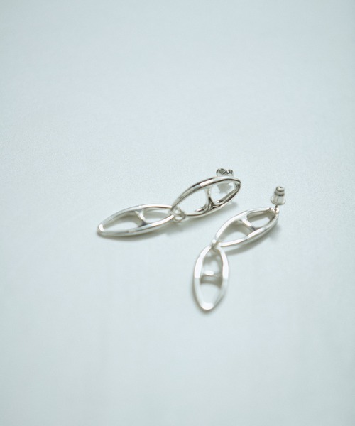 ADAM ET ROPE'（アダムエロペ）の「アーモンドチェーンピアス（ピアス（両耳用）・レディース・シルバー/ゴールド・FREE）」の2枚目の写真