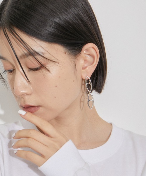 ADAM ET ROPE'（アダムエロペ）の「アーモンドチェーンピアス（ピアス（両耳用）・レディース・シルバー/ゴールド・FREE）」の3枚目の写真