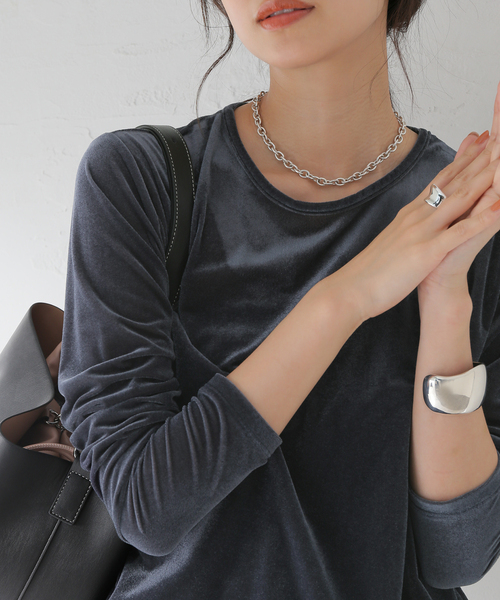 journal standard L'essage(ジャーナルスタンダードレサージュ)の「《追加》ベロアプルオーバー(Tシャツ/カットソー・レディース・ブラウン系その他/ネイビー・FREE)」の2枚目の写真