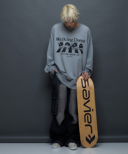 JEANS MATE(ジーンズメイト)の「【SAVIER/サビアー】WALKING DONUTSコラボ / 前面プリント ビッグシルエット スウェットトレーナー ワンポイント刺繍 ブランドロゴ(スウェット・メンズ・杢グレー/ブラック・MEDIUM/LARGE)」の9枚目の写真
