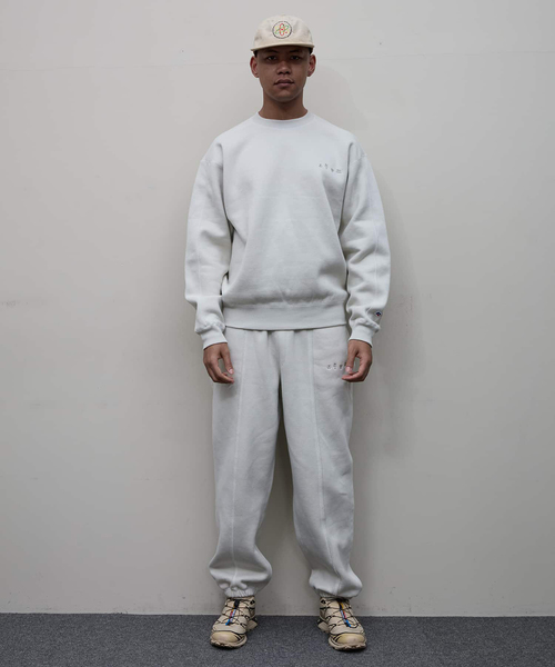 bal(バル)の「【BAL × RUSSELL ATHLETIC】HEAVY COTTON CREW(スウェット・メンズ・アイボリー/チャコールグレー・3/2)」の3枚目の写真
