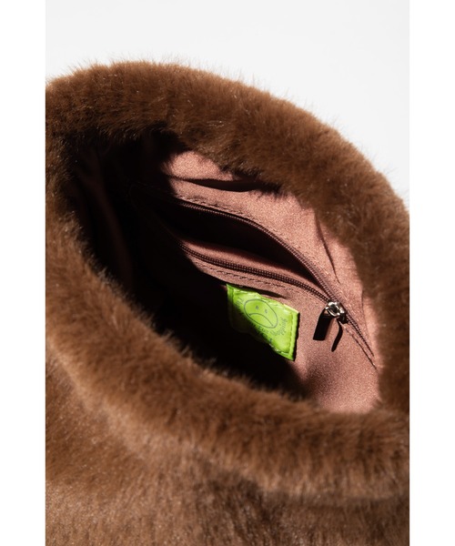 WCJ（ダブルシージェイ）の「エコファー巾着（ショルダーバッグ・レディース・ブラウン/グリーン/ピンク・FREE）」の9枚目の写真