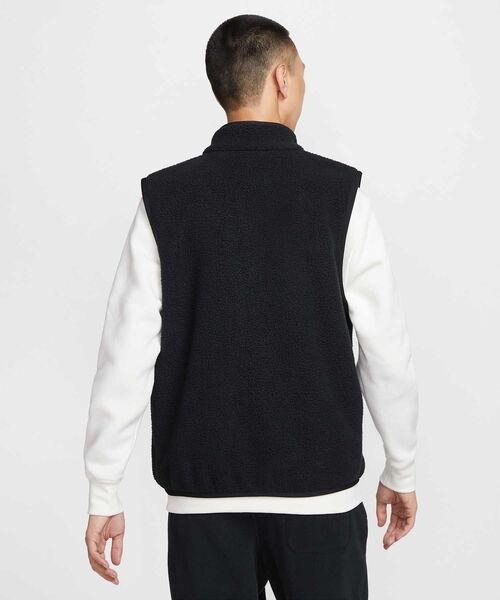 NIKE(ナイキ)の「ナイキ スポーツウェア クラブ メンズ ウィンタライズド ベスト / Nike Sportswear Club Men's Winterized Vest FZ0895-010 Black(ベスト・メンズ・ブラック・S/M/L/2XL/XL)」の11枚目の写真