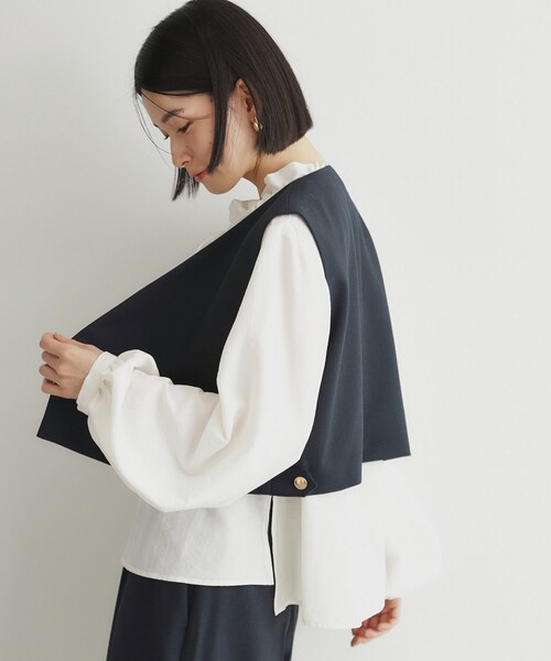 THE SHOP TK (ザ ショップ ティーケー )の「◆【セットアップ可/ONOFF活躍】カルゼショートジレ/洗える(ベスト・レディース・ナチュラル/ネイビー・12/13)」の9枚目の写真