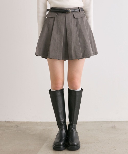 OLIVE des OLIVE（オリーブデオリーブ）の「合皮ベルト付フラッププリーツスカート（スカート・レディース・グレー系その他/チャコールグレー/アイボリー/レッド系その他・FREE）」の19枚目の写真