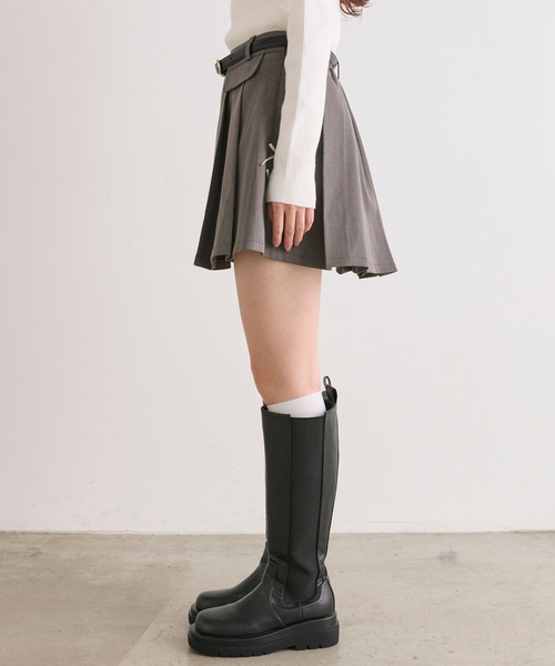 OLIVE des OLIVE（オリーブデオリーブ）の「合皮ベルト付フラッププリーツスカート（スカート・レディース・グレー系その他/チャコールグレー/アイボリー/レッド系その他・FREE）」の18枚目の写真