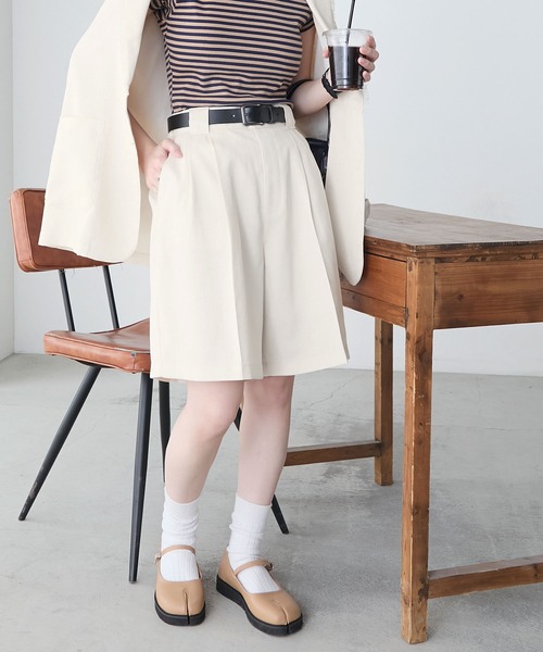 BONLECILL(ボンルシール)の「【セットアップ対応】フェイクリネン Wタックショートパンツ(その他パンツ・レディース・チャコールグレー/ブラック/アイボリー/ブラウン/ベージュ・M/L)」の1枚目の写真