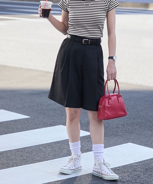 BONLECILL(ボンルシール)の「【セットアップ対応】フェイクリネン Wタックショートパンツ(その他パンツ・レディース・チャコールグレー/ブラック/アイボリー/ブラウン/ベージュ・M/L)」の2枚目の写真