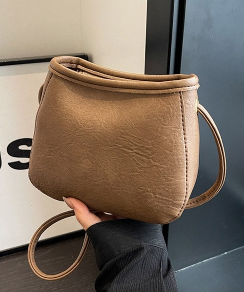 セール】ワンマイルなサイズ感。合皮ショルダーバッグ+ポーチ 2点