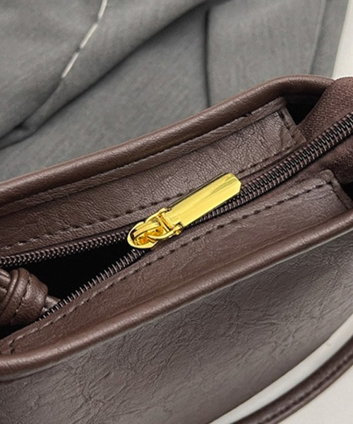 DAY CLOSET(デイ クローゼット)の「ワンマイルなサイズ感。合皮ショルダーバッグ+ポーチ 2点セット(ショルダーバッグ・レディース・グレイッシュベージュ/ブラック/キャメル/ブラウン・ONE SIZE)」の17枚目の写真