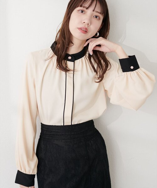 natural couture（ナチュラルクチュール）の「バイカラーデザイン釦ブラウス（シャツ/ブラウス・レディース・ベージュ/ネイビー/アイボリー/サックスブルー/ピンク系その他/オフホワイト/チャコールグレー・FREE）」の14枚目の写真