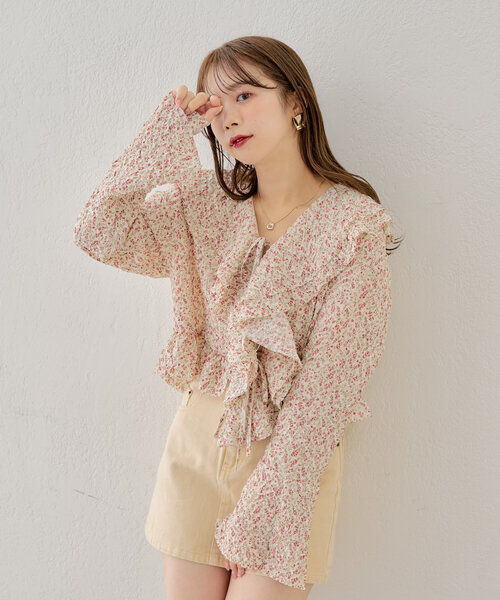 Chico（チコ）の「フリルデザインフロントリボンブラウス（シャツ/ブラウス・レディース・ホワイト/ブラック/アイボリー/ブルー/ネイビー・FREE）」の3枚目の写真