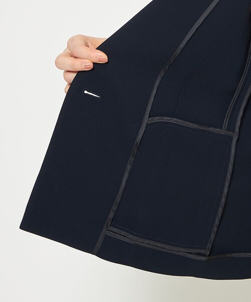 uncrave(アンクレイヴ)の「ウォッシャブルダブルクロス スリットスリーブジャケット(ノーカラージャケット・レディース・ネイビー系/ブラック系・2/1)」の6枚目の写真
