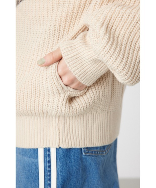 RODEO CROWNS WIDE BOWL（ロデオクラウンズワイドボウル）の「LOGO畦ニットジップフーディー（パーカー・レディース・チャコールグレー/アイボリー/クリアレッド・FREE）」の6枚目の写真