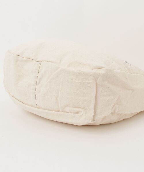 KRIFF MAYER（クリフメイヤー）の「KRIFF MAYER キャンバス ニュースペーパーバッグ 男女兼用（ショルダーバッグ・メンズ・アイボリー/ブラック・FREE）」の16枚目の写真