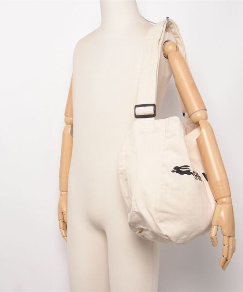 KRIFF MAYER（クリフメイヤー）の「KRIFF MAYER キャンバス ニュースペーパーバッグ 男女兼用（ショルダーバッグ・メンズ・アイボリー/ブラック・FREE）」の18枚目の写真