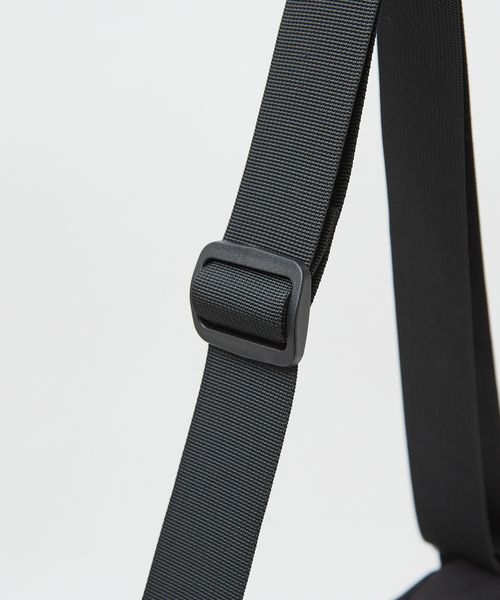 UNIVERSAL OVERALL(ユニバーサルオーバーオール)の「【UNIVERSALOVERALL / ユニバーサルオーバーオール】VERTICALLY flap shoulder/フラップショルダーバッグ/UVO-209(ショルダーバッグ・メンズ・ネイビー/ブラック/チャコールグレー/ダークベージュ・フリー)」の15枚目の写真