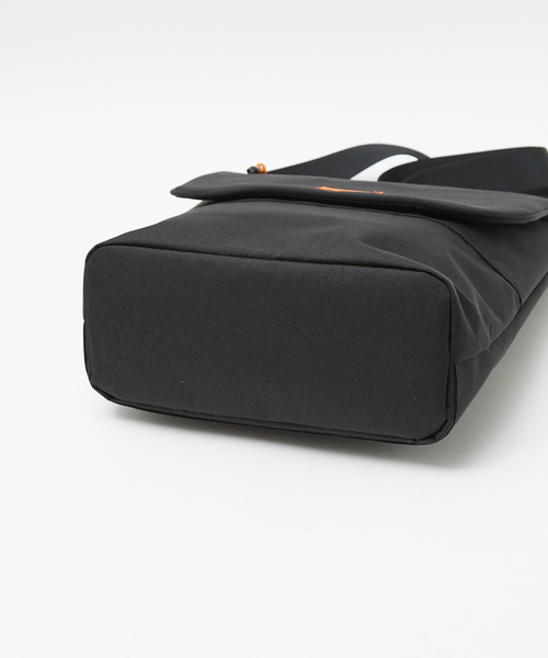 UNIVERSAL OVERALL(ユニバーサルオーバーオール)の「【UNIVERSALOVERALL / ユニバーサルオーバーオール】VERTICALLY flap shoulder/フラップショルダーバッグ/UVO-209(ショルダーバッグ・メンズ・ネイビー/ブラック/チャコールグレー/ダークベージュ・フリー)」の12枚目の写真