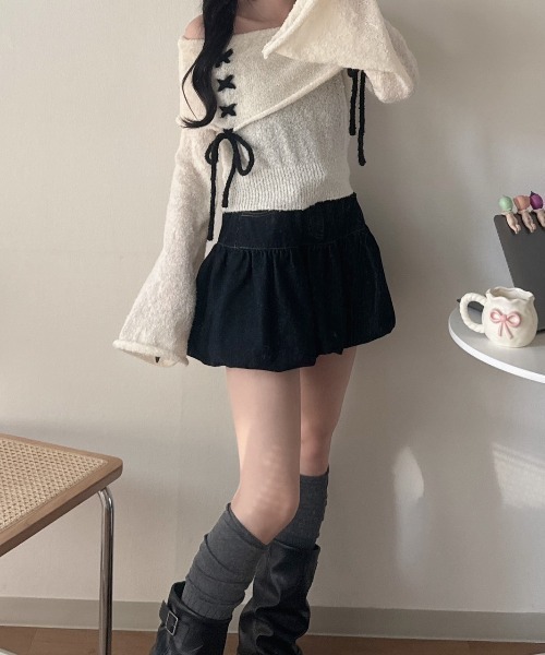 nemne store(ネンネストア)の「《Delfy》編み上げオフショルダーニット(ニット/セーター・レディース・アイボリー/グリーン系/ネイビー・フリー)」の1枚目の写真